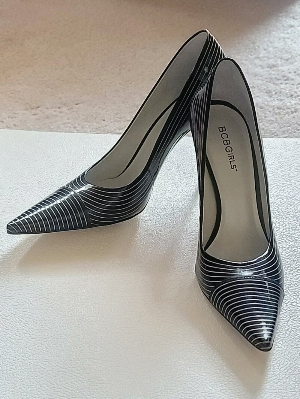 BCBGirls Y2K Black & Silver Striped Patent Pointed Toe 3.5" Heels Sz 8 - Picture 2 of 10